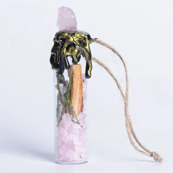 wax-sealed-bottle-with-pink-quartz-crystal-chips-mpoualaki-me-tsips-roz-xalazia_1-1