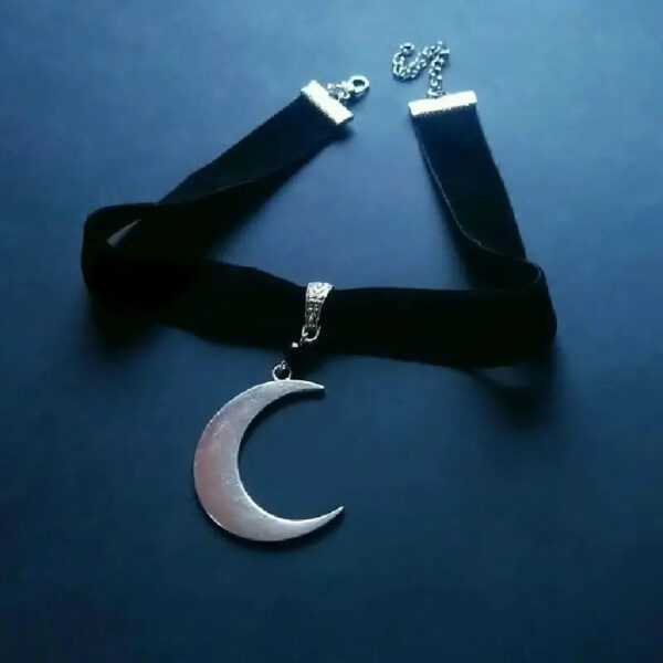 Crescent-moon-chocker_2