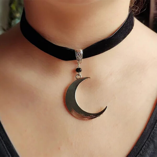 Crescent-moon-chocker_4